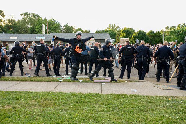 Protester shoots himself in the foot at Florissant protest